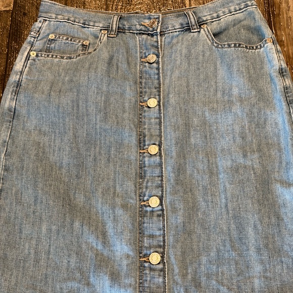 EUC, Gap Button-Front Skirt, Size 8R, Light Wash, Pics Included for Inspiration - Picture 4 of 12